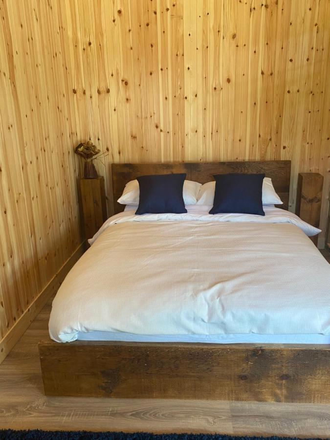 Kingfisher Cabin - Wild Escapes Wrenbury Off Grid Glamping - Ages 12 And Over Baddiley Exterior foto