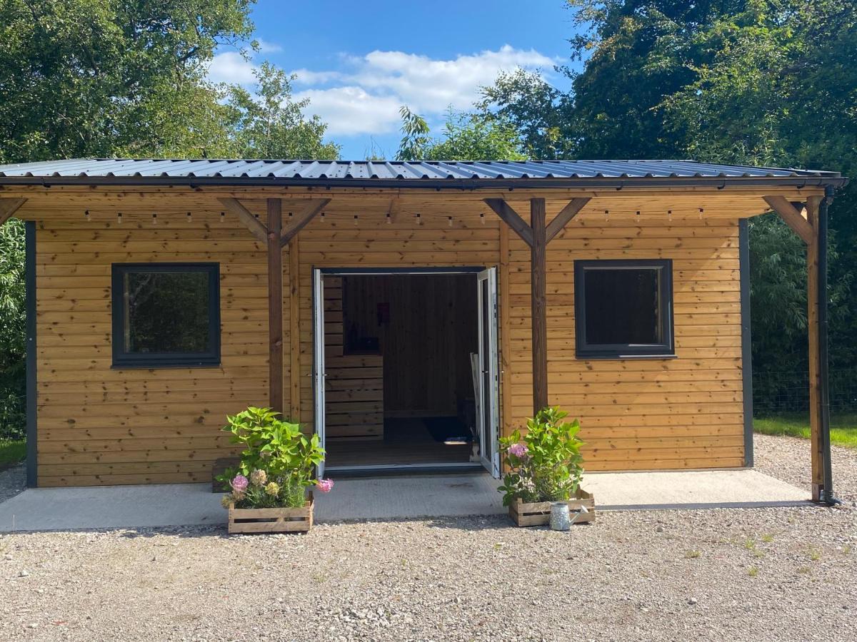 Kingfisher Cabin - Wild Escapes Wrenbury Off Grid Glamping - Ages 12 And Over Baddiley Exterior foto